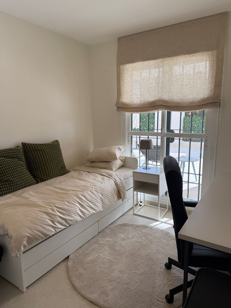 Prime Location Middle Floor Apartment for Long-Term Rent – New Golden Mile
