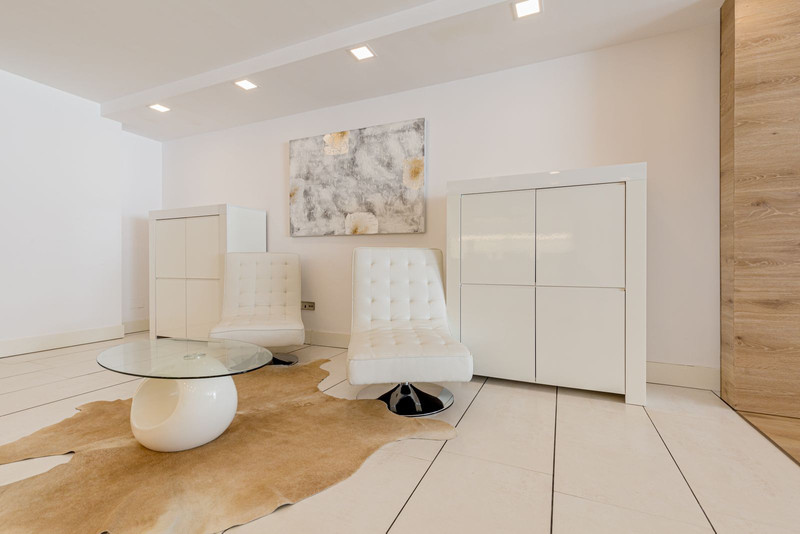 Charming Ground Floor Apartment for Long-Term Rental in Puerto Banús
