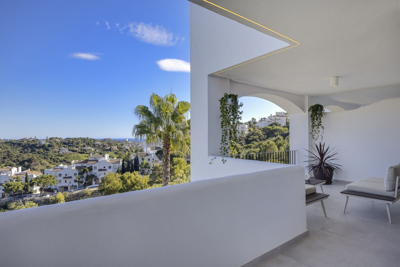 Comfort & Lifestyle: Middle Floor Apartment for Long-Term Rent in La Quinta