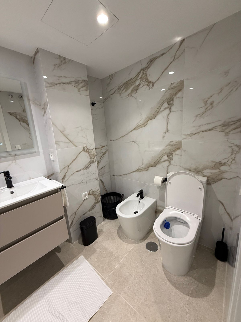 Prime Location Middle Floor Apartment for Long-Term Rent – New Golden Mile