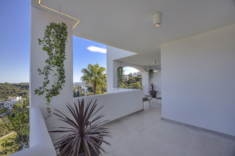 Comfort & Lifestyle: Middle Floor Apartment for Long-Term Rent in La Quinta