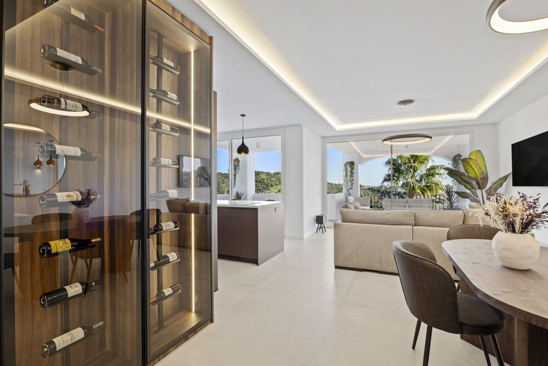 Bright Middle Floor Apartment for Long-Term Rental in La Quinta