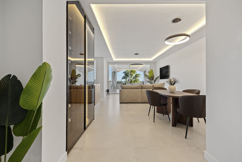 Bright Middle Floor Apartment for Long-Term Rental in La Quinta