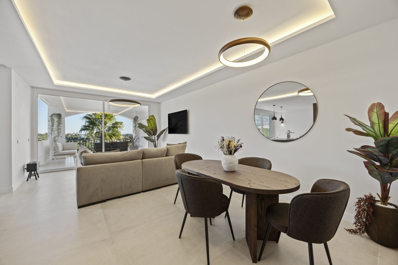 Bright Middle Floor Apartment for Long-Term Rental in La Quinta