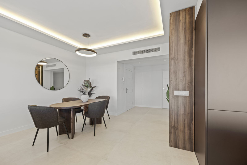 Bright Middle Floor Apartment for Long-Term Rental in La Quinta