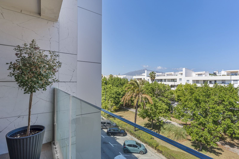 Comfort & Lifestyle: Middle Floor Apartment for Long-Term Rent in Nueva Andalucía