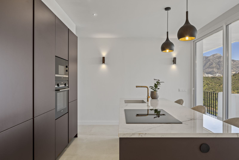 Bright Middle Floor Apartment for Long-Term Rental in La Quinta