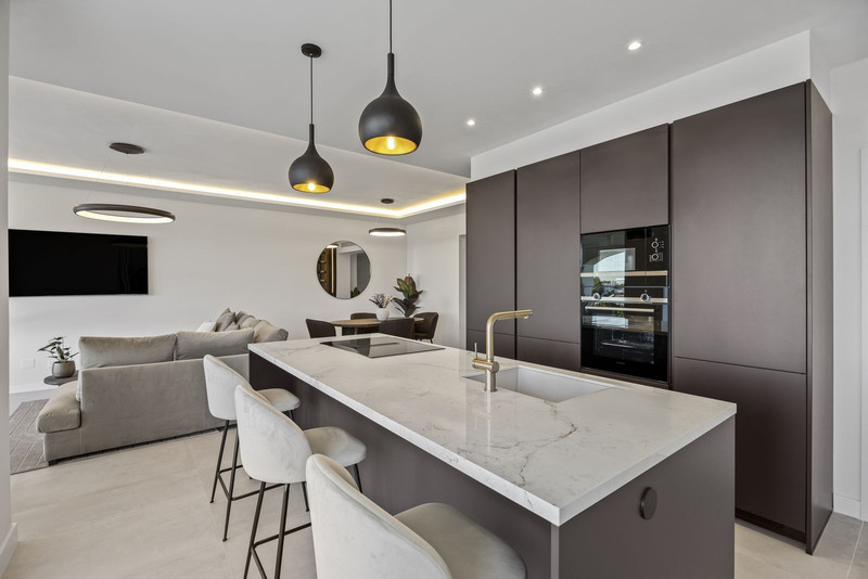 Bright Middle Floor Apartment for Long-Term Rental in La Quinta