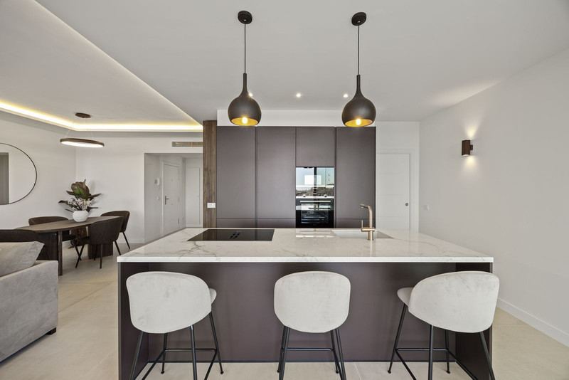 Bright Middle Floor Apartment for Long-Term Rental in La Quinta