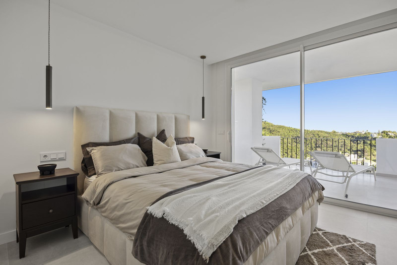 Bright Middle Floor Apartment for Long-Term Rental in La Quinta