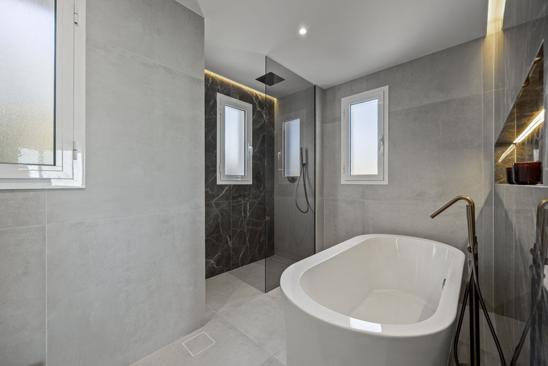 Bright Middle Floor Apartment for Long-Term Rental in La Quinta