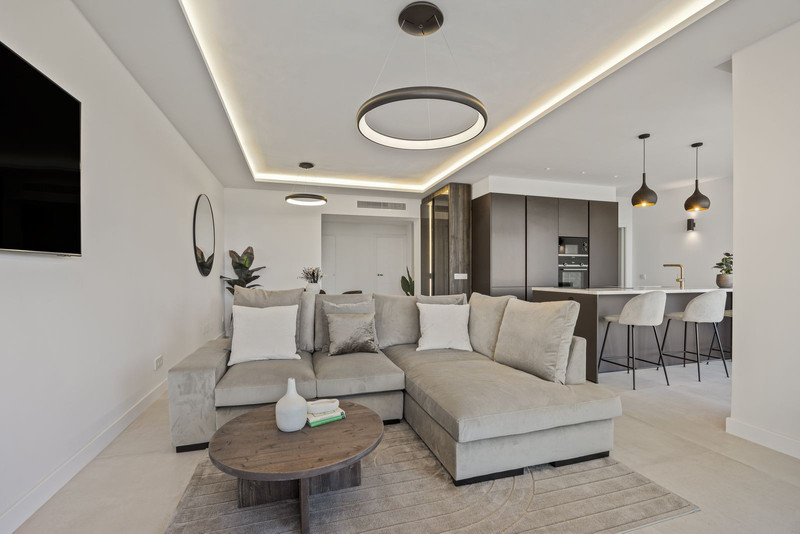 Bright Middle Floor Apartment for Long-Term Rental in La Quinta