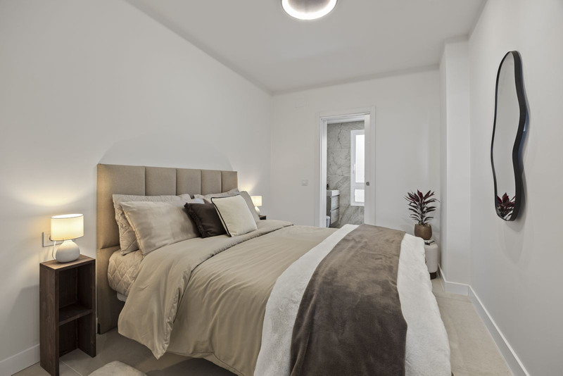 Bright Middle Floor Apartment for Long-Term Rental in La Quinta