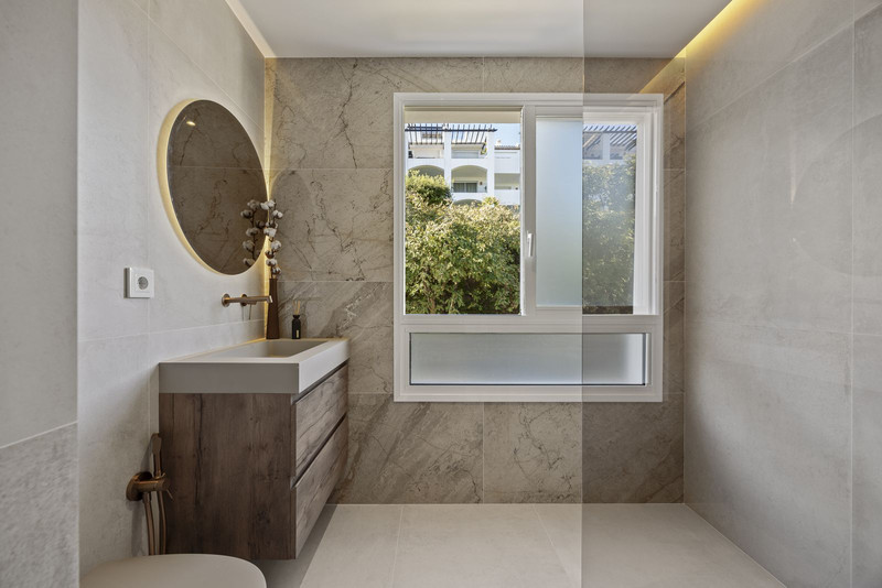 Bright Middle Floor Apartment for Long-Term Rental in La Quinta