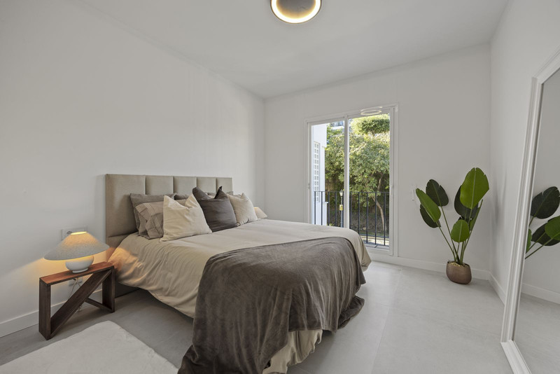 Bright Middle Floor Apartment for Long-Term Rental in La Quinta