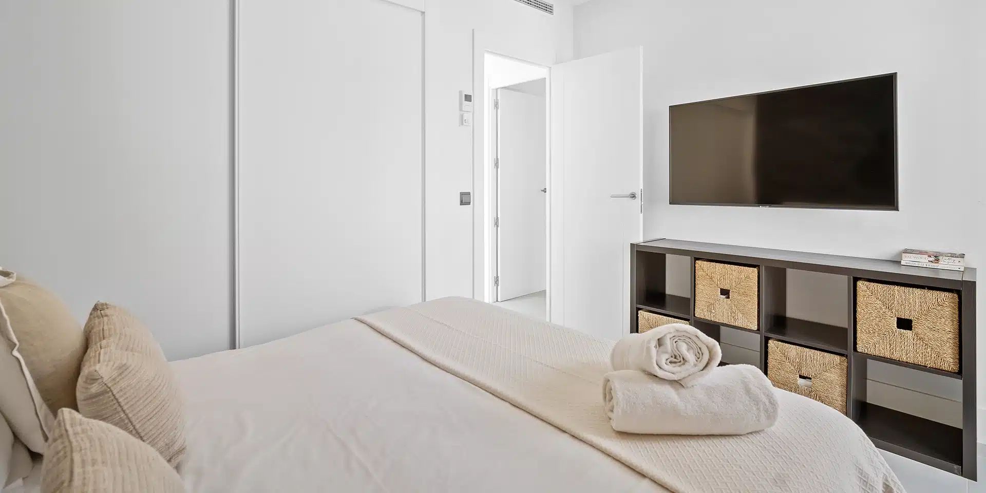 Enjoy Privacy & Comfort: Detached Villa for Long Term Rent in La Resina