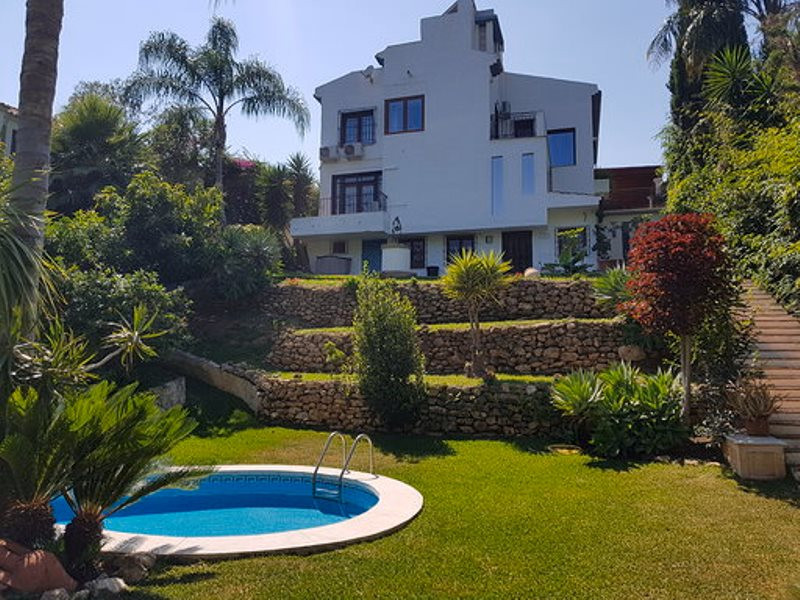 Elegant Villa for Long-Term Rental in El Rosario – Marbella Living at Its Best