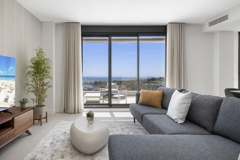 Stylish Mid-Floor Apartment for Long-Term Rental in Estepona Costa del Sol Living