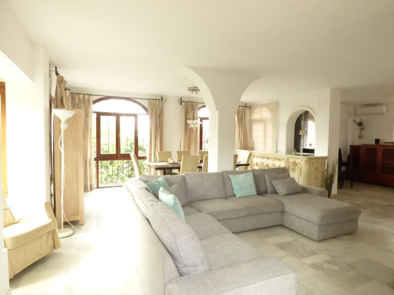 Elegant Villa for Long-Term Rental in El Rosario – Marbella Living at Its Best