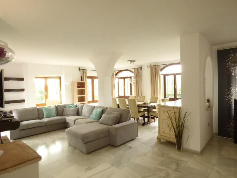 Elegant Villa for Long-Term Rental in El Rosario – Marbella Living at Its Best