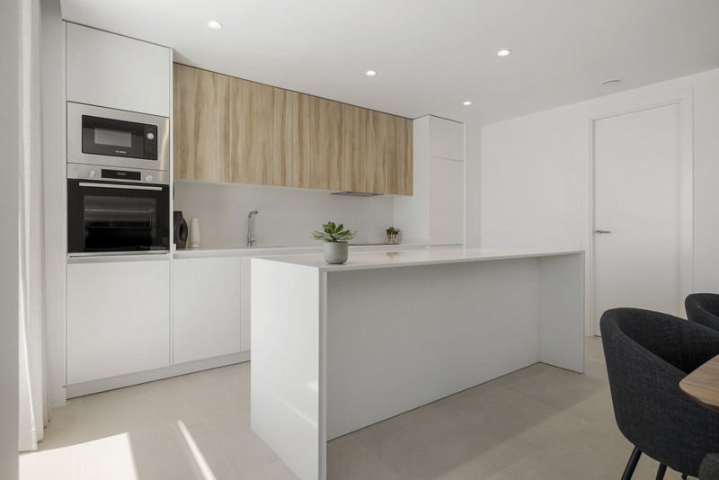 Stylish Mid-Floor Apartment for Long-Term Rental in Estepona Costa del Sol Living