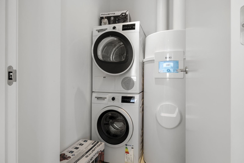 Stylish Mid-Floor Apartment for Long-Term Rental in Estepona Costa del Sol Living