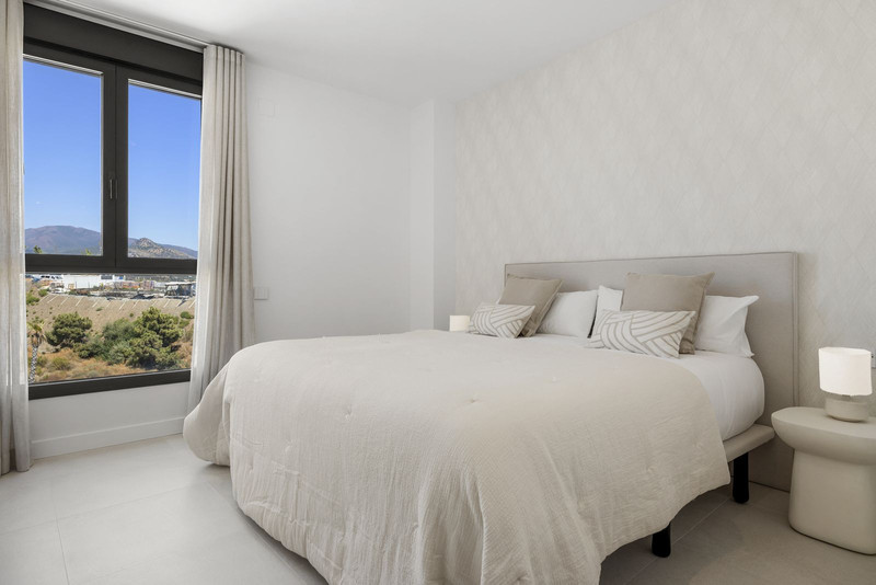 Stylish Mid-Floor Apartment for Long-Term Rental in Estepona Costa del Sol Living