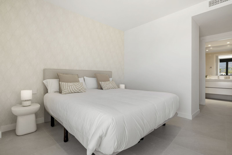 Stylish Mid-Floor Apartment for Long-Term Rental in Estepona Costa del Sol Living