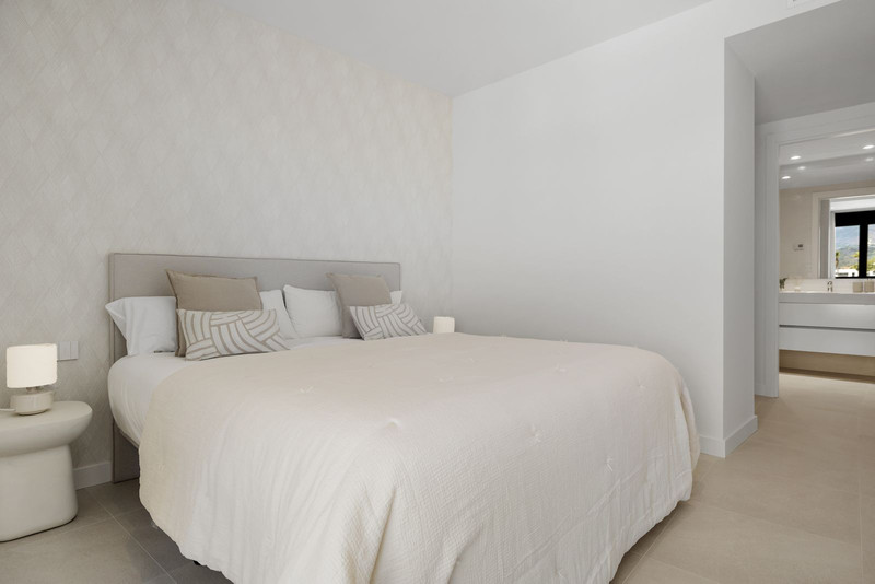 Stylish Mid-Floor Apartment for Long-Term Rental in Estepona Costa del Sol Living