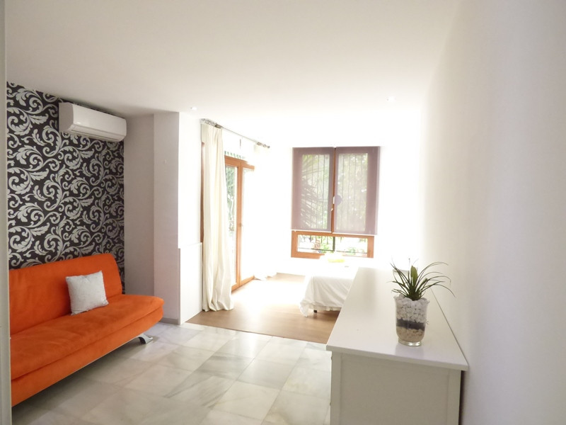 Elegant Villa for Long-Term Rental in El Rosario – Marbella Living at Its Best