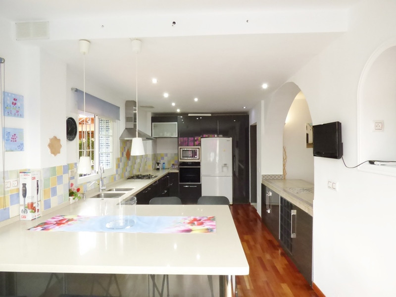 Elegant Villa for Long-Term Rental in El Rosario – Marbella Living at Its Best