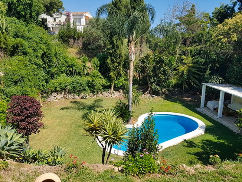 Elegant Villa for Long-Term Rental in El Rosario – Marbella Living at Its Best
