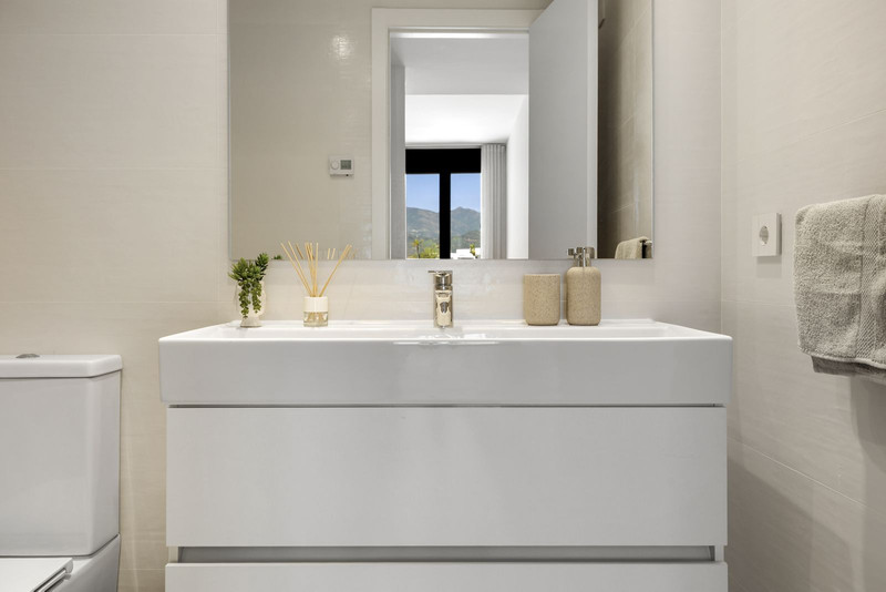 Stylish Mid-Floor Apartment for Long-Term Rental in Estepona Costa del Sol Living