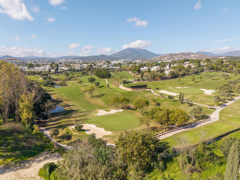 Elegant Townhouse for Sale in Aloha, Marbella