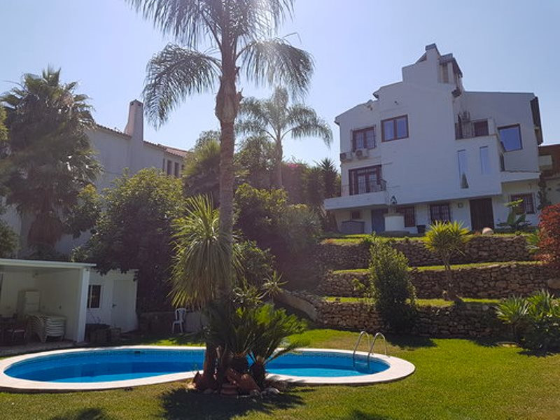 Elegant Villa for Long-Term Rental in El Rosario – Marbella Living at Its Best
