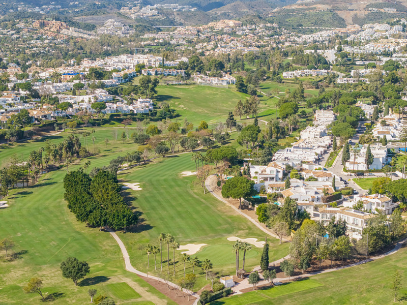 Elegant Townhouse for Sale in Aloha, Marbella