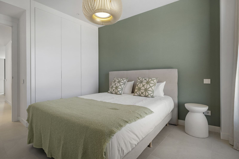 Stylish Mid-Floor Apartment for Long-Term Rental in Estepona Costa del Sol Living