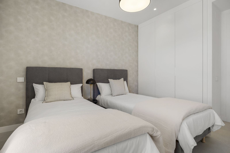 Stylish Mid-Floor Apartment for Long-Term Rental in Estepona Costa del Sol Living