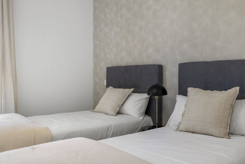 Stylish Mid-Floor Apartment for Long-Term Rental in Estepona Costa del Sol Living