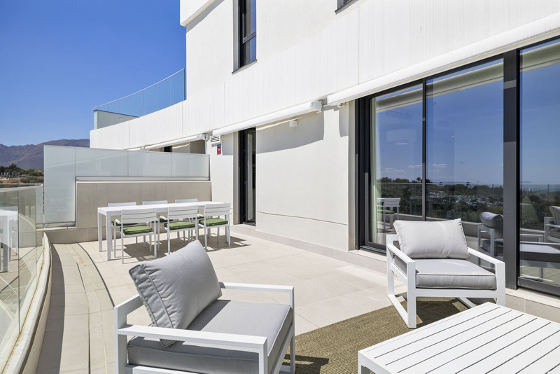 Stylish Mid-Floor Apartment for Long-Term Rental in Estepona Costa del Sol Living