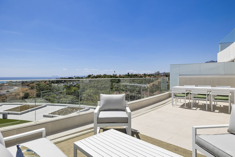 Stylish Mid-Floor Apartment for Long-Term Rental in Estepona Costa del Sol Living