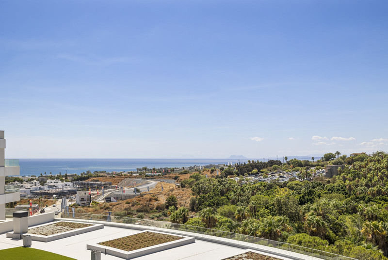 Stylish Mid-Floor Apartment for Long-Term Rental in Estepona Costa del Sol Living