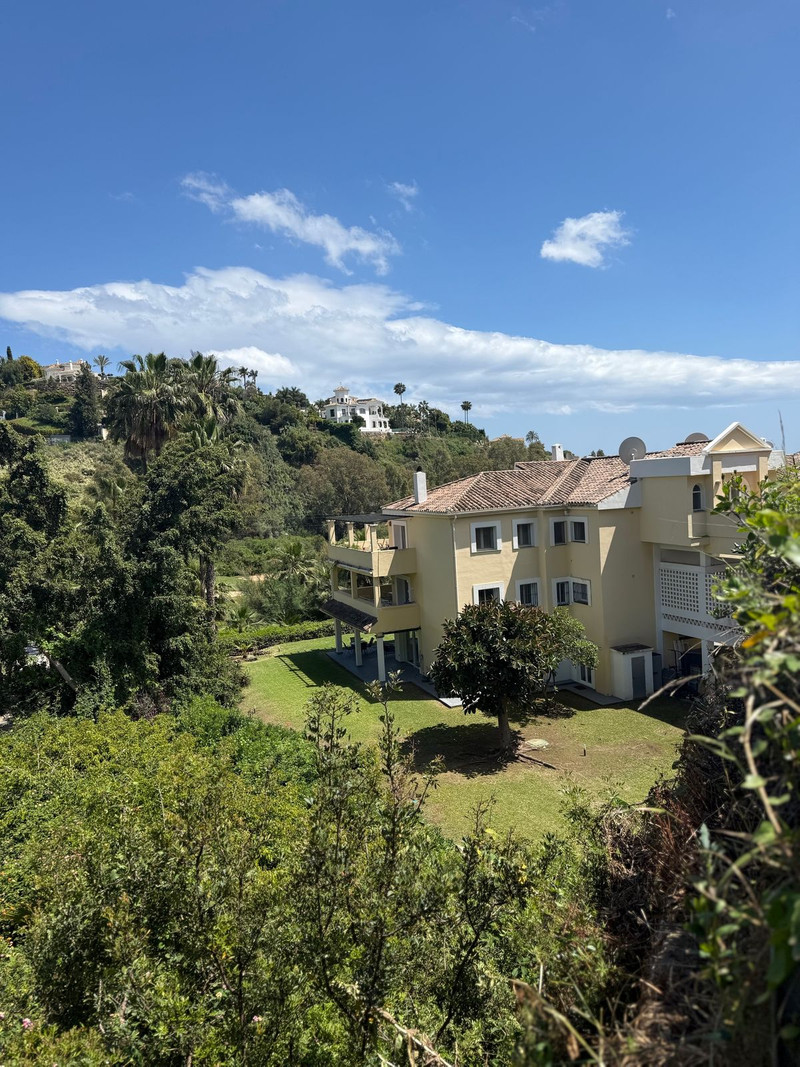 Beautiful Apartment for Sale in La Quinta – Peaceful Marbella Living