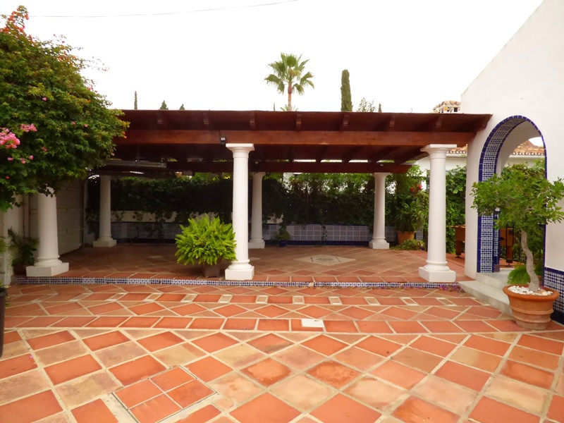 Elegant Villa for Long-Term Rental in El Rosario – Marbella Living at Its Best
