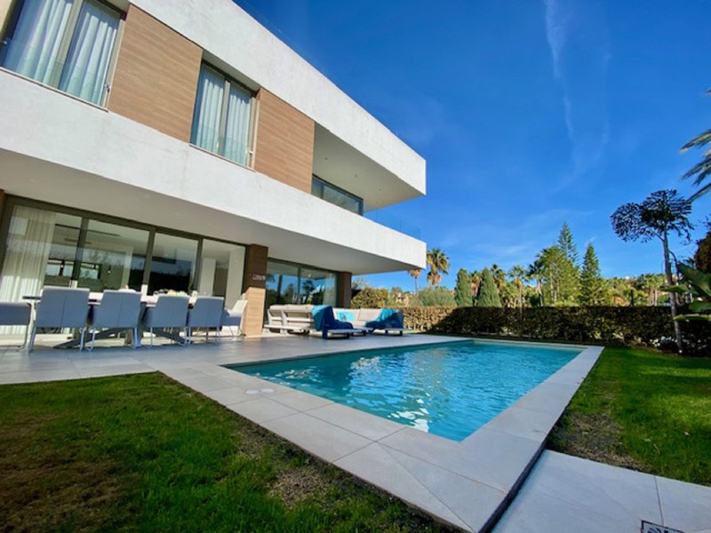 Your Dream Home in Estepona – Stunning Villa for Long-Term Rent