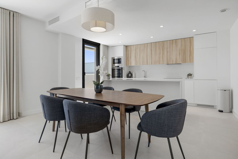 Stylish Mid-Floor Apartment for Long-Term Rental in Estepona Costa del Sol Living