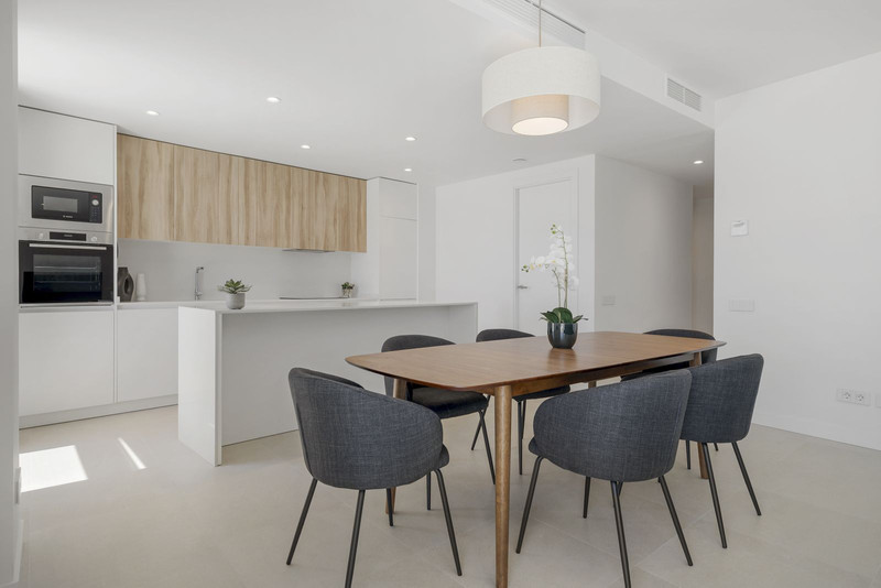 Stylish Mid-Floor Apartment for Long-Term Rental in Estepona Costa del Sol Living