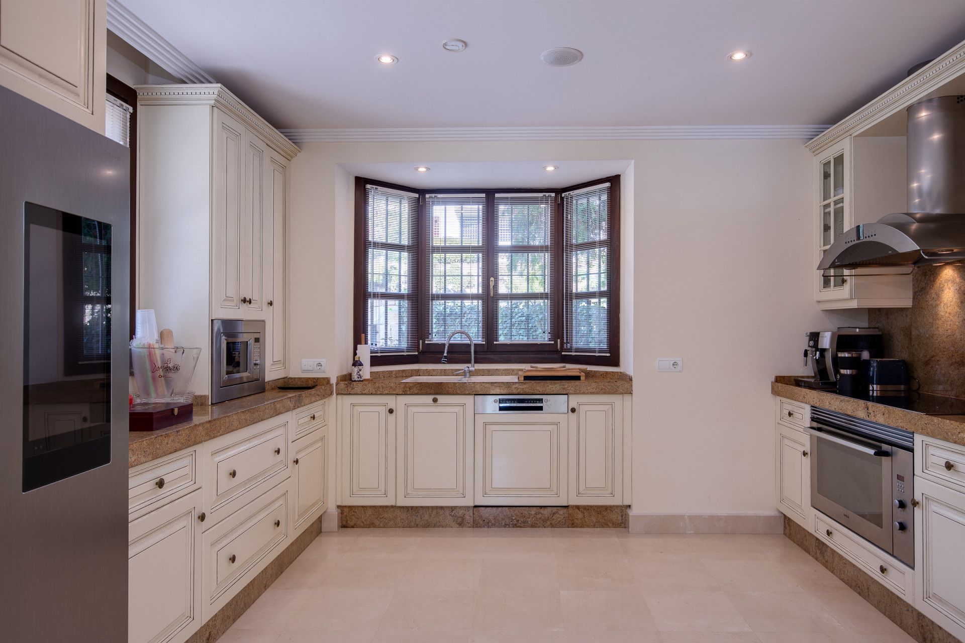 Beautiful Villa for Sale in Los Arqueros Golf – Frontline Golf Living