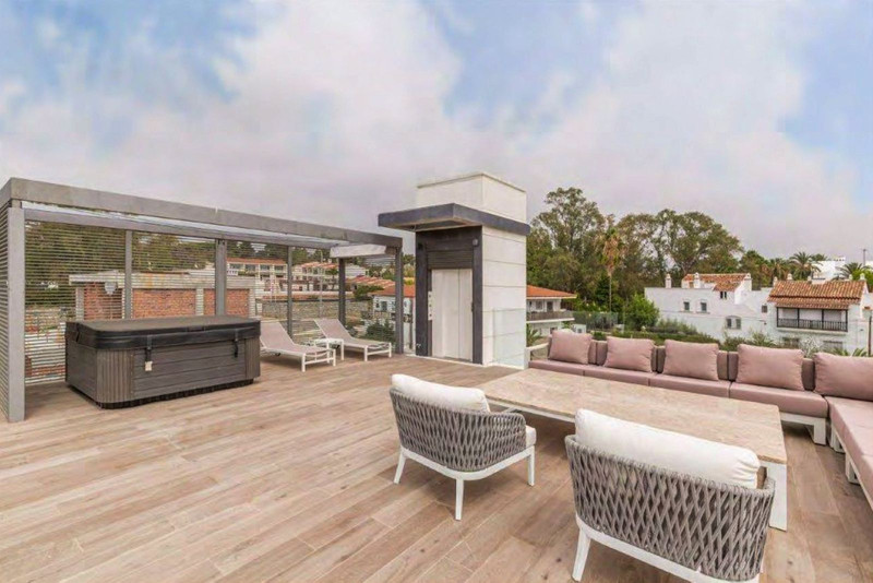 Beautiful Villa for Long-Term Rent on Marbella’s Prestigious Golden Mile