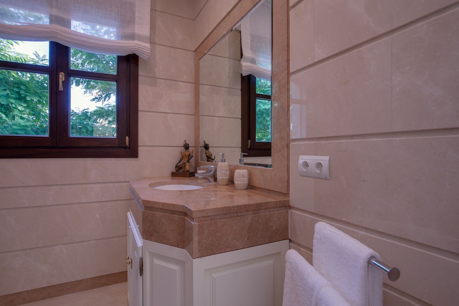 Beautiful Villa for Sale in Los Arqueros Golf – Frontline Golf Living